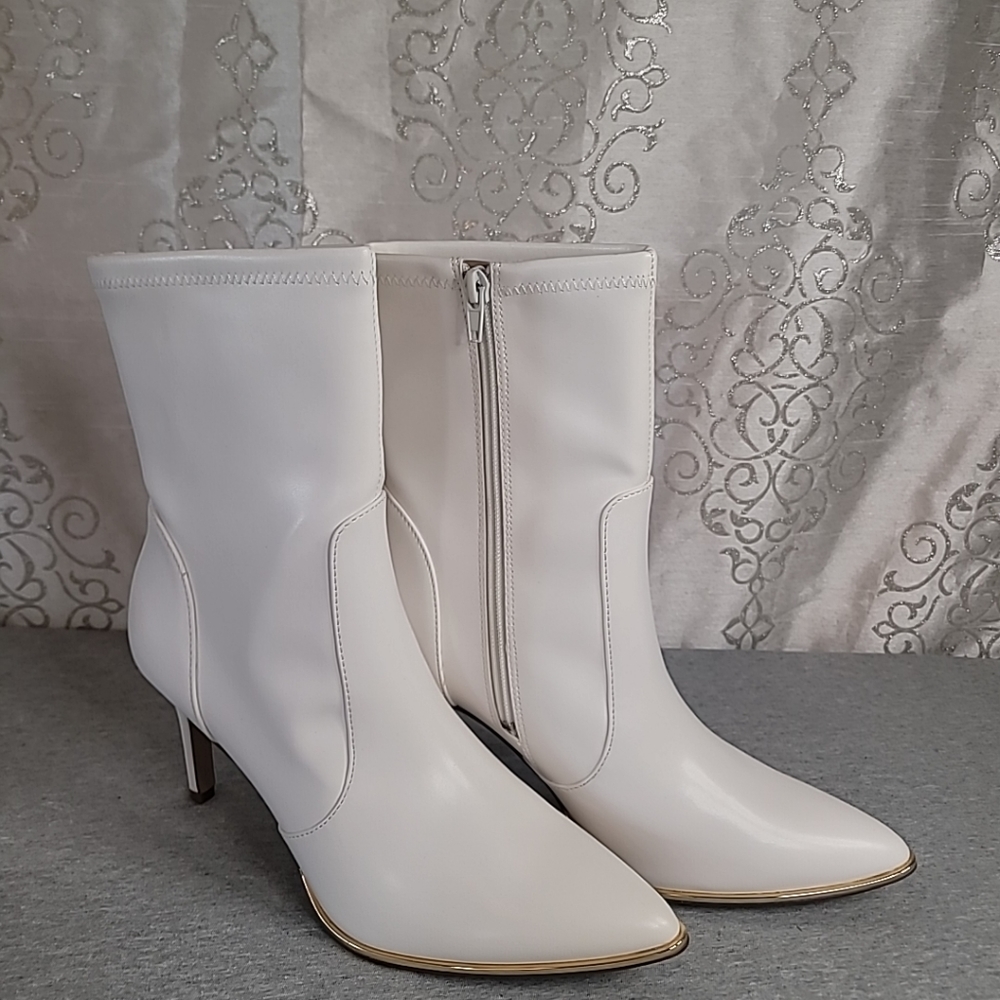 Arromic Ladies White Stiletto Heel Ankle Boots Sz. 10